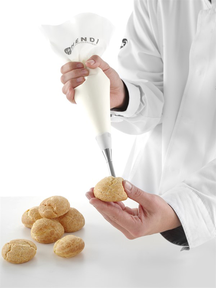 Decorarea prăjiturilor cu pungă specială de ornare