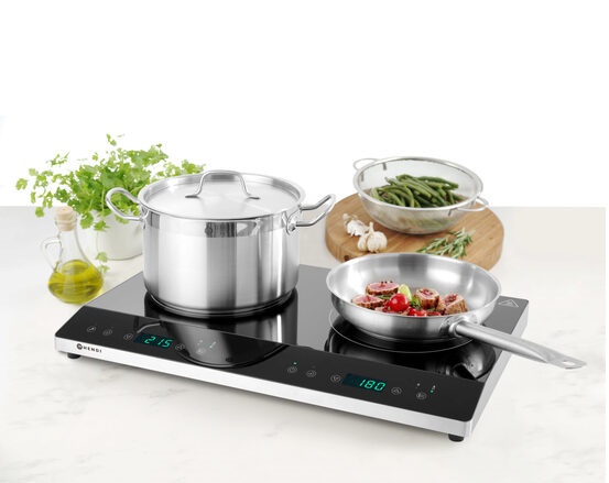 Plită cu inducție neagră cu gri metalizat cu două ochiuri: cu o cratiță și o oală, cu display electronic pentru temperatură de la Hendi