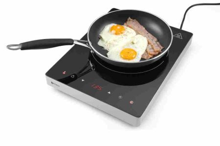 Plita cu inducție – Ghid complet: avantaje, accesorii și tehnici