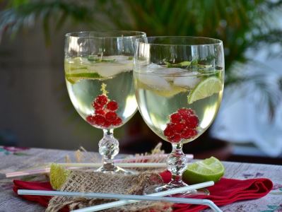 5 rețete de cocktail fără alcool perfecte pentru zilele cu soare