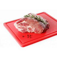 Tocator rosu, 26.5x32.5x(H)1.2 cm - GN1/2, cu sant de scurgere, polietilena HDPE 500, respecta normele de igiena HACCP, Hendi